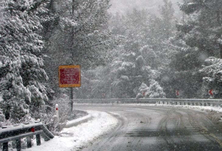 В горах Троодоса — снегопад, густой туман и оползни
