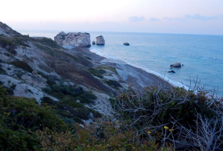 В ночь на 27 июля 26-летний житель Кипра утонул в море возле камня Афродиты 