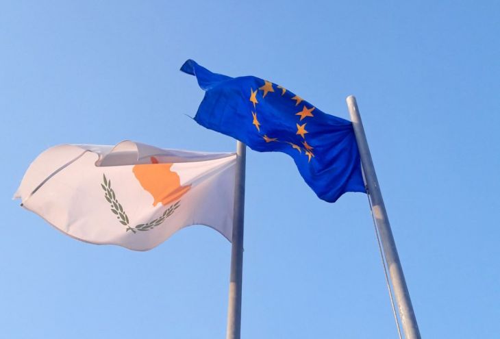 В парламент направлен законопроект о возможности натурализации для иностранцев после семи лет проживания на Кипре