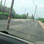 И это тоже Кипр: столбы посреди дороги (видео)