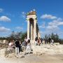 На крышу святилища Аполлона на Кипре забрались туристы