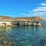 Спасатели вызволили из каменной ловушки Морских пещер близ Айя-Напы еще одного купальщика (видео)
