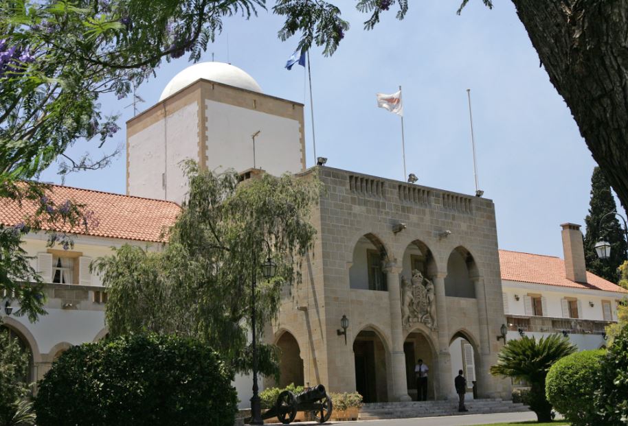 У президента Кипра непростой выбор: обескровить сектор юридических и ...